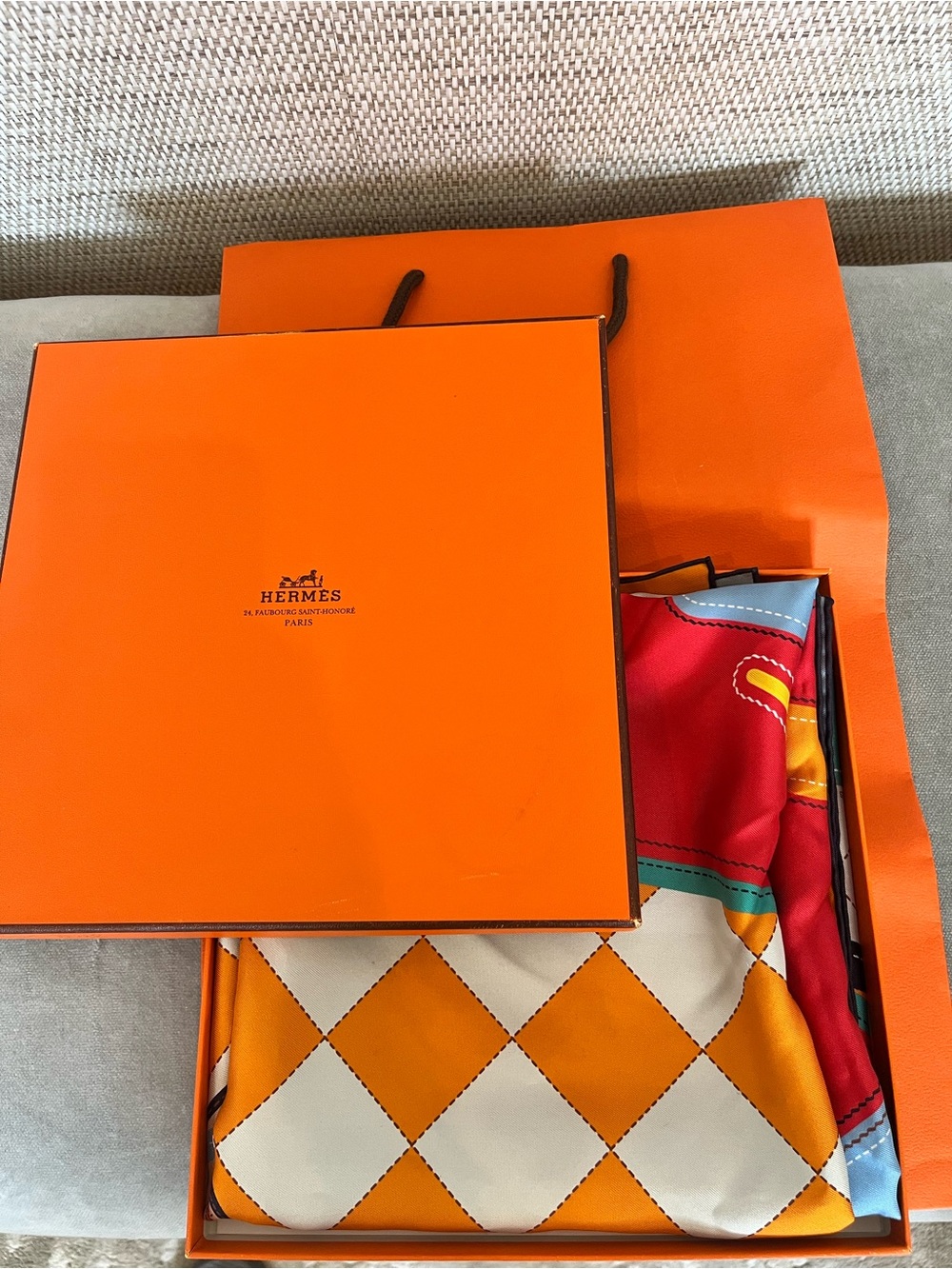 Hermes Tapis De Selle 90cm silk scarf with box - Picture 7 of 7
